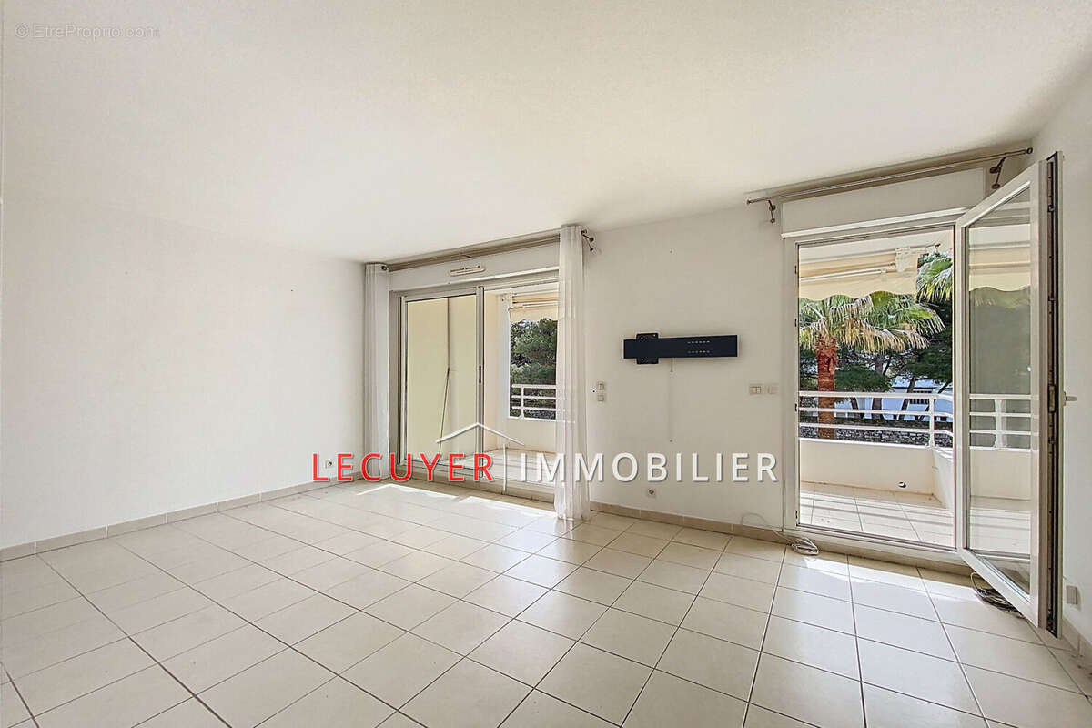 Appartement à VALLAURIS