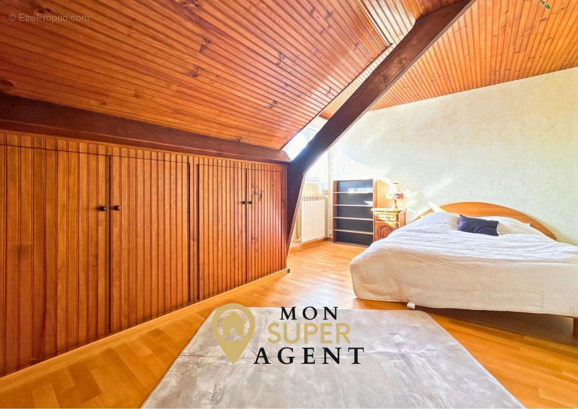 Maison à VAUX-LE-PENIL