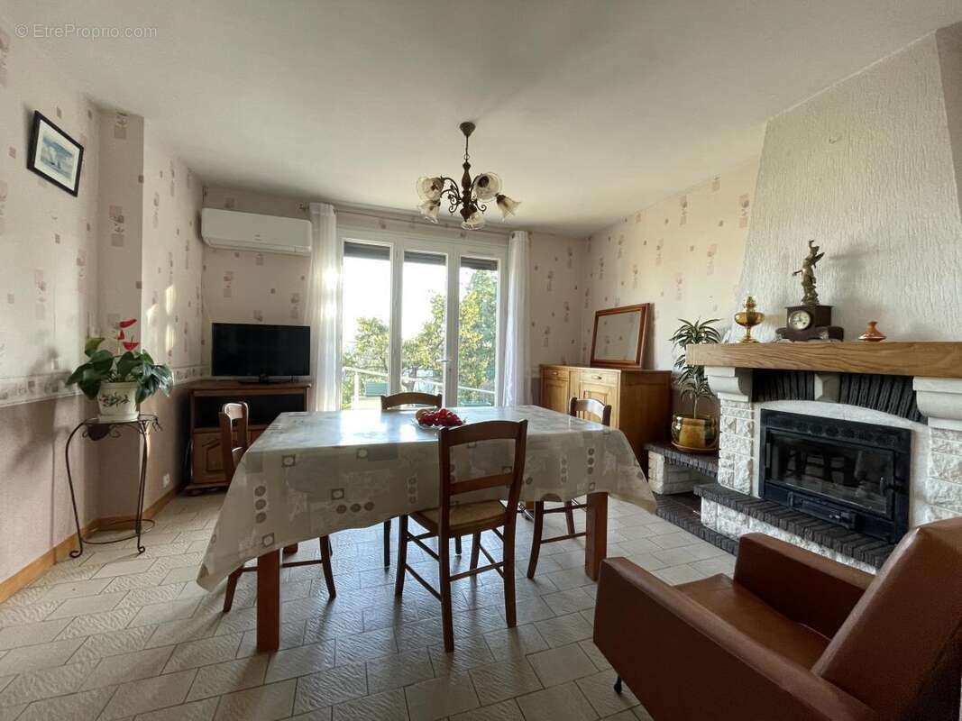 Maison à CHAMPAGNE