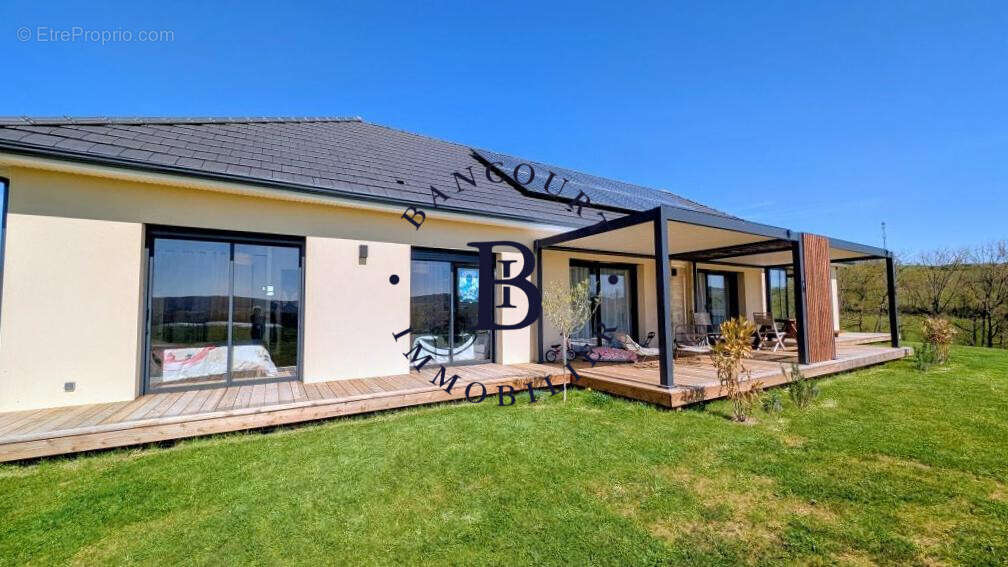 Maison à SAINT-PANTALEON-DE-LARCHE