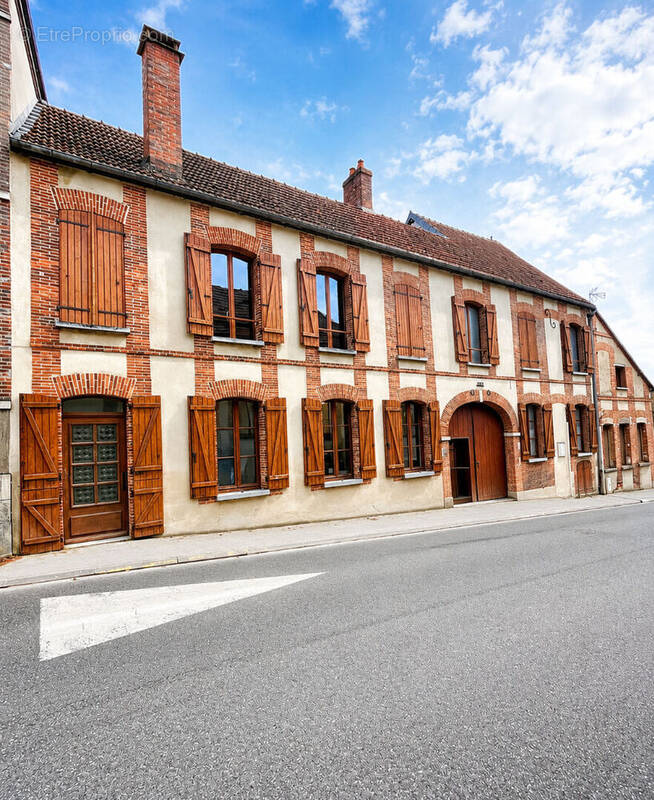 Maison à BARBONNE-FAYEL