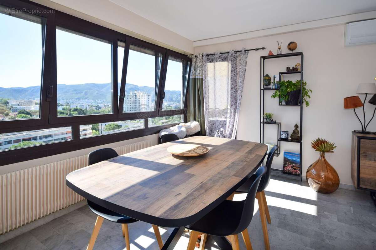 T4/5 en dernier étage Parc DESSUARD 13012 Marseille n°3 - Appartement à MARSEILLE-12E