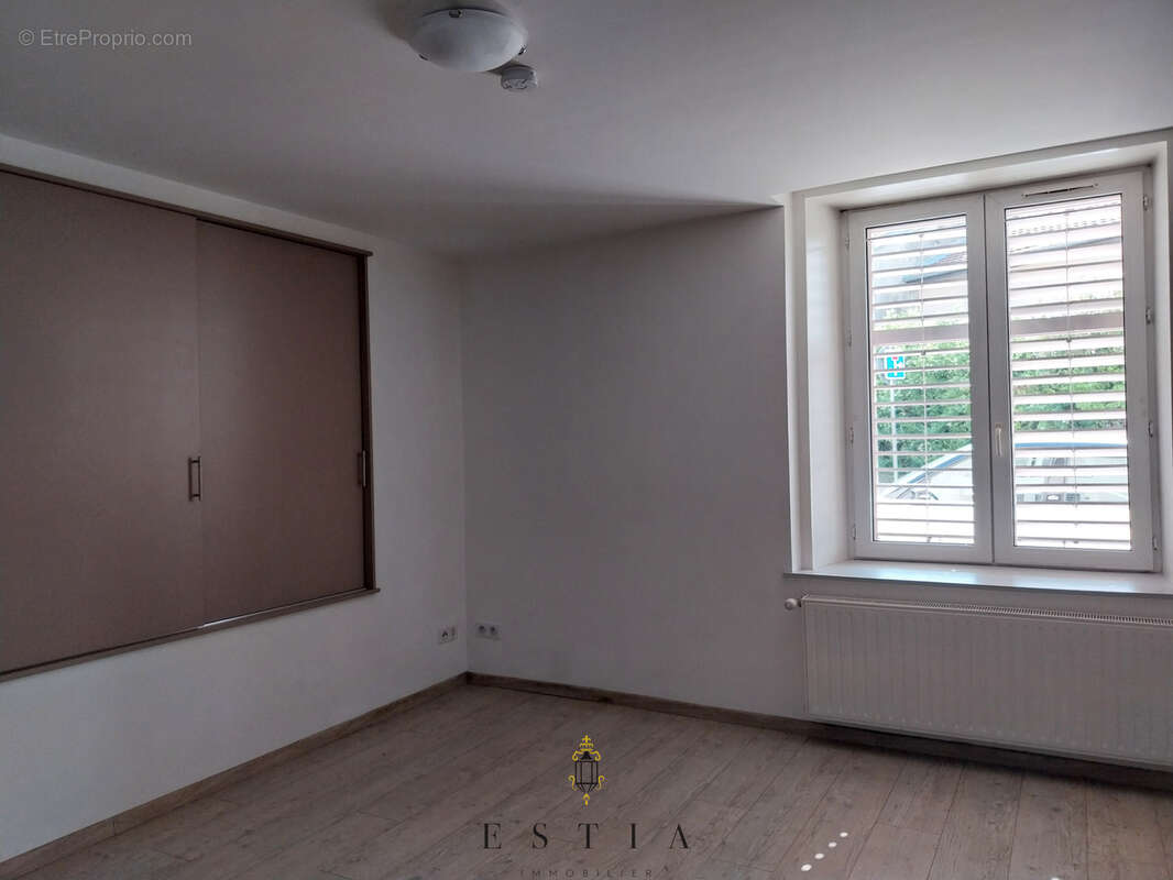 Appartement à LAY-SAINT-CHRISTOPHE