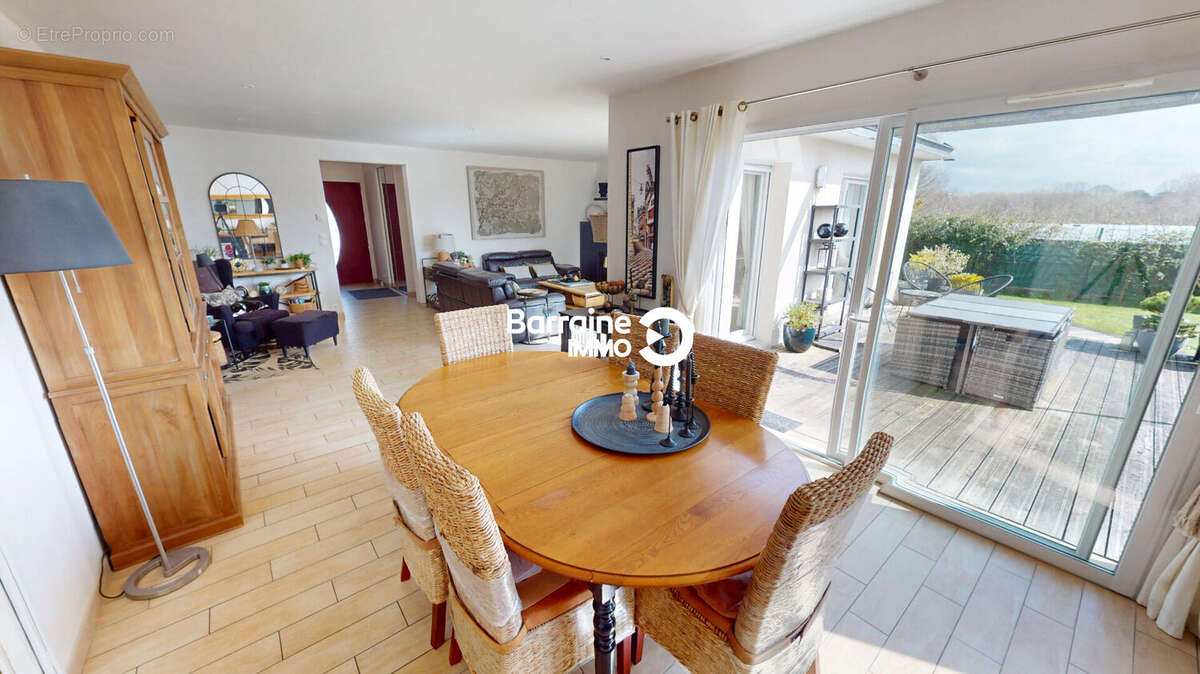 Maison à SAINT-MARTIN-DES-CHAMPS