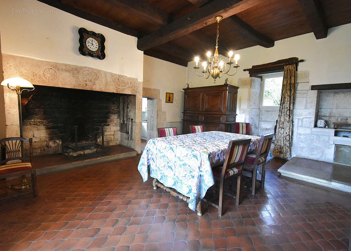 Maison à MONTAIGU-DE-QUERCY