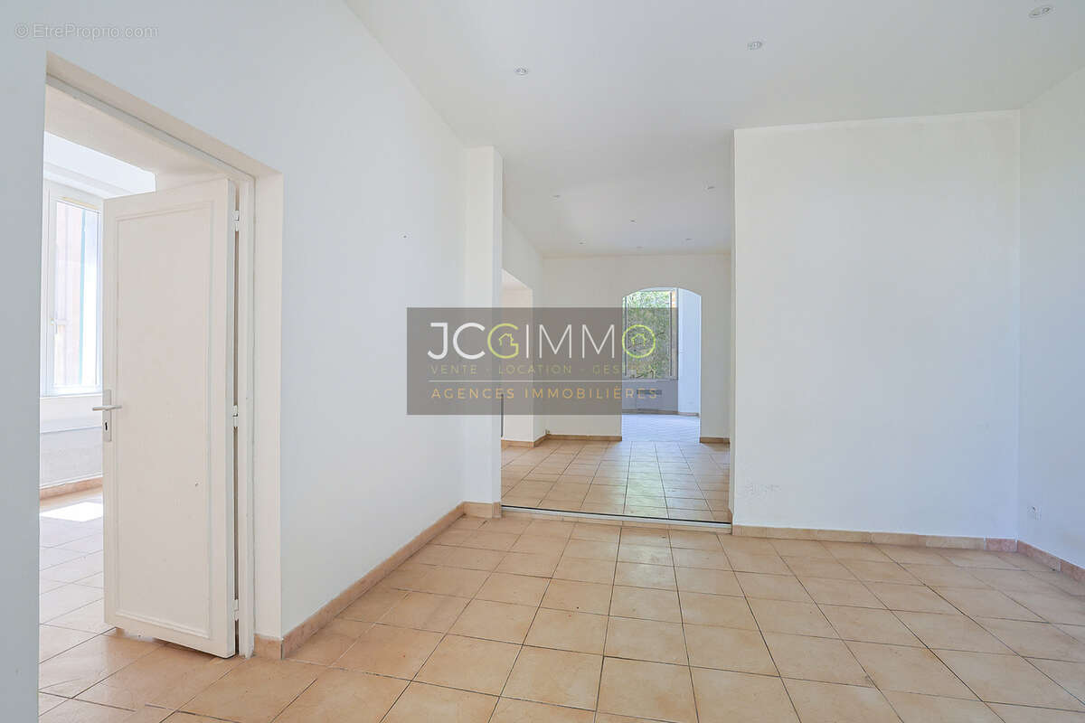 Appartement à SOLLIES-PONT