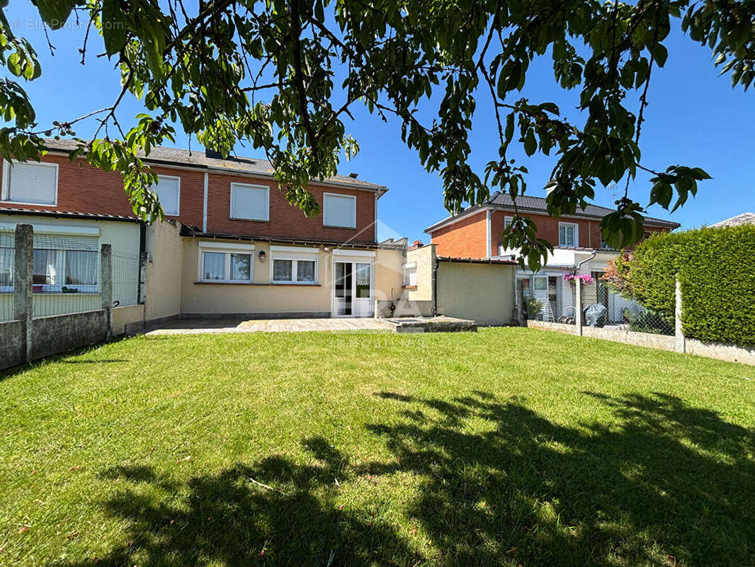 Maison à COURRIERES