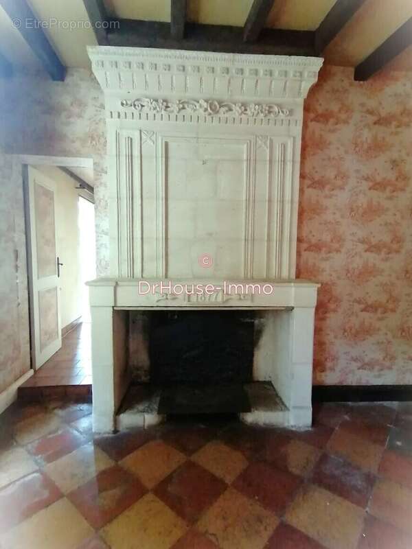 Maison à LES ARTIGUES-DE-LUSSAC