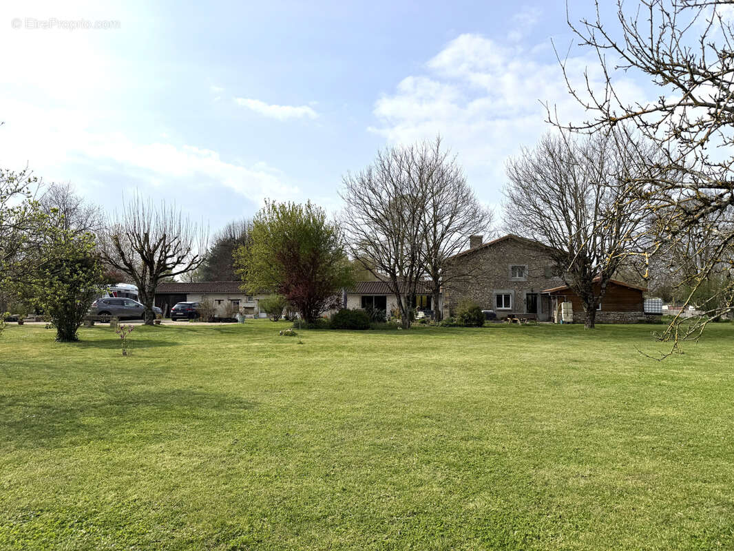 Maison à SAINT-MAURICE-LA-CLOUERE