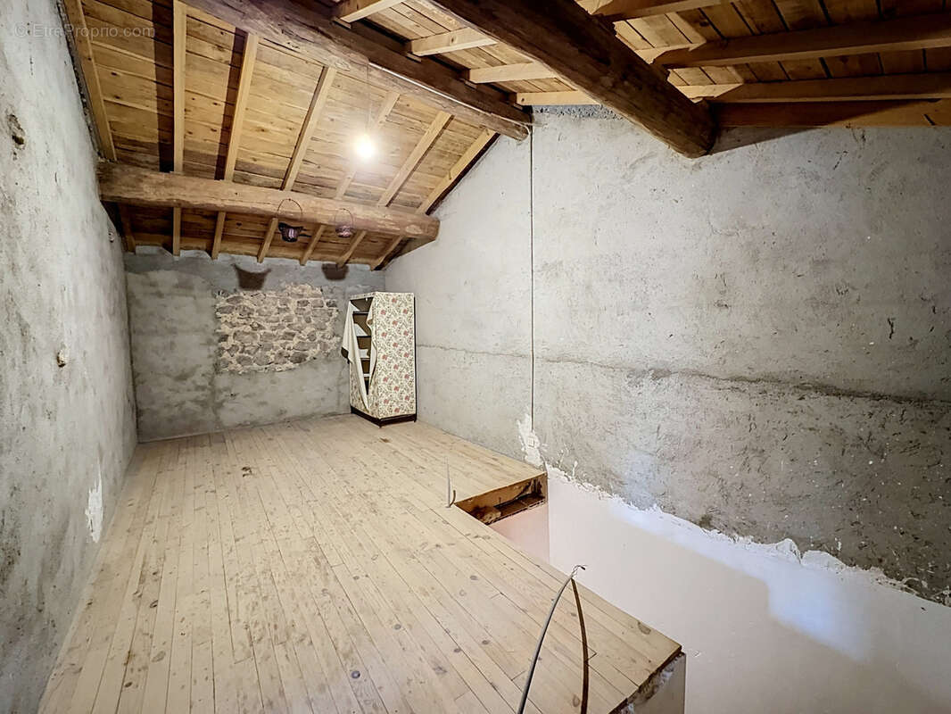 30MN CLERMONT SUD - Maison avec dépendances et terrain - photo 11