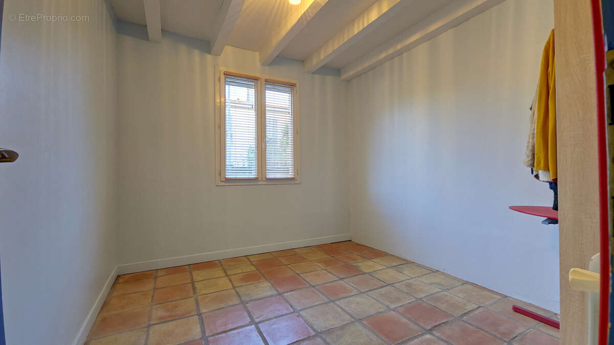 CANNES-LA-BOCCA à vendre maison 6 pièces de 131 m2 sur un terrain de 386 m2 avec piscine hors sol - photo 10