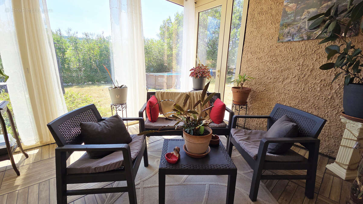Maison familiale de 140 m2 sur grand terrain clos   Saint-Christol - photo 8