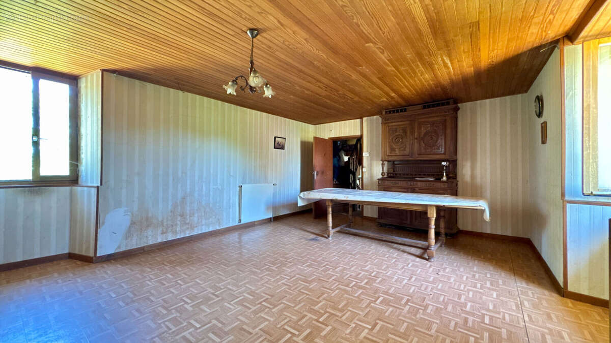 Corps de ferme 130m² hab - 6 bâtiments - photo 6
