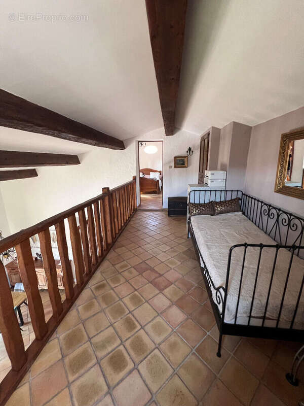 Belle maison  Etang de l'Olivier sur 4000 M2 de terrain divisible et constructible - photo 15