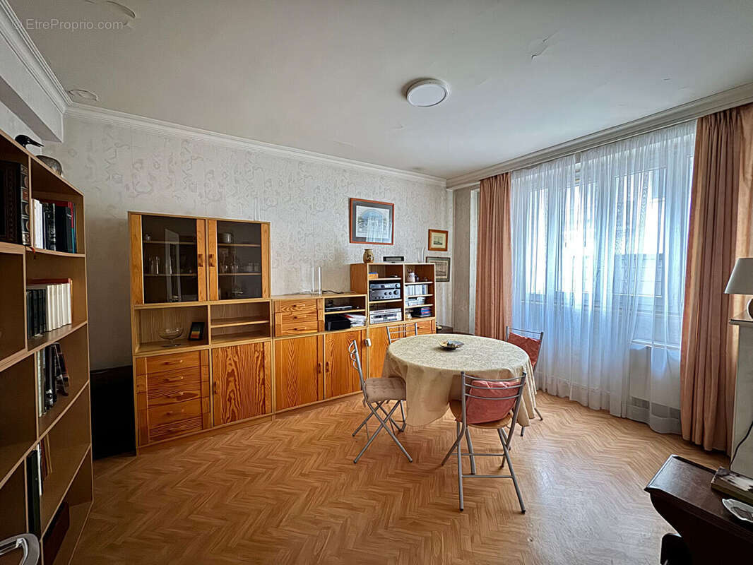 Appartement à LEVALLOIS-PERRET