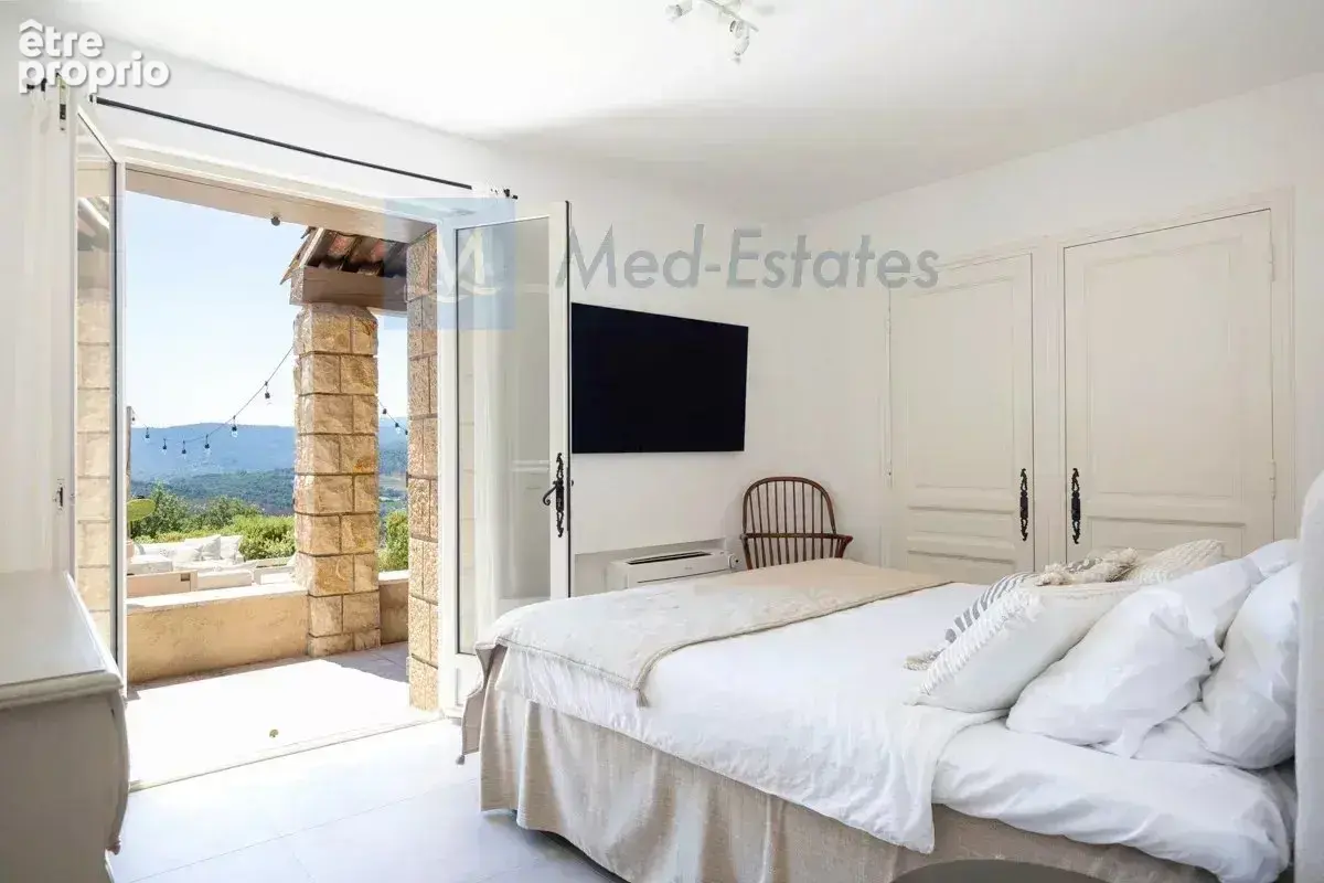 Villa d'exception avec vue panoramique à Grimaud. - photo 13
