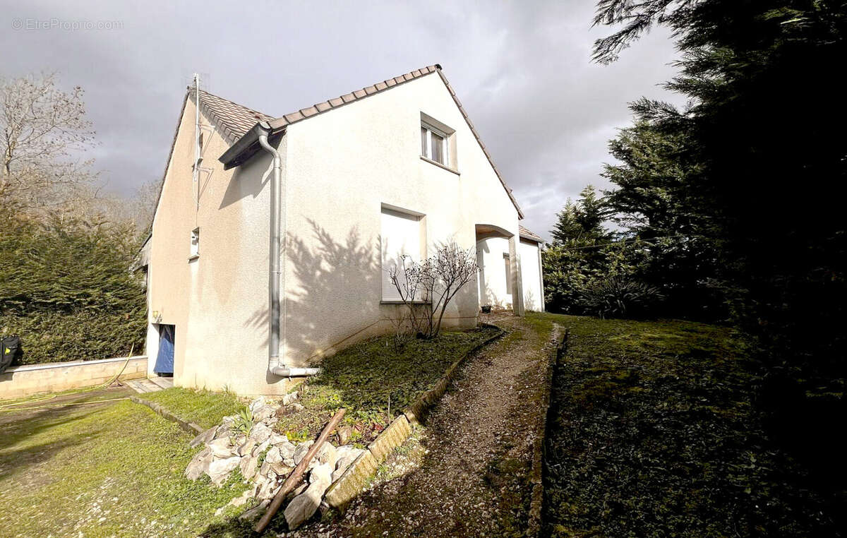 Maison à POUILLY-SUR-SAONE
