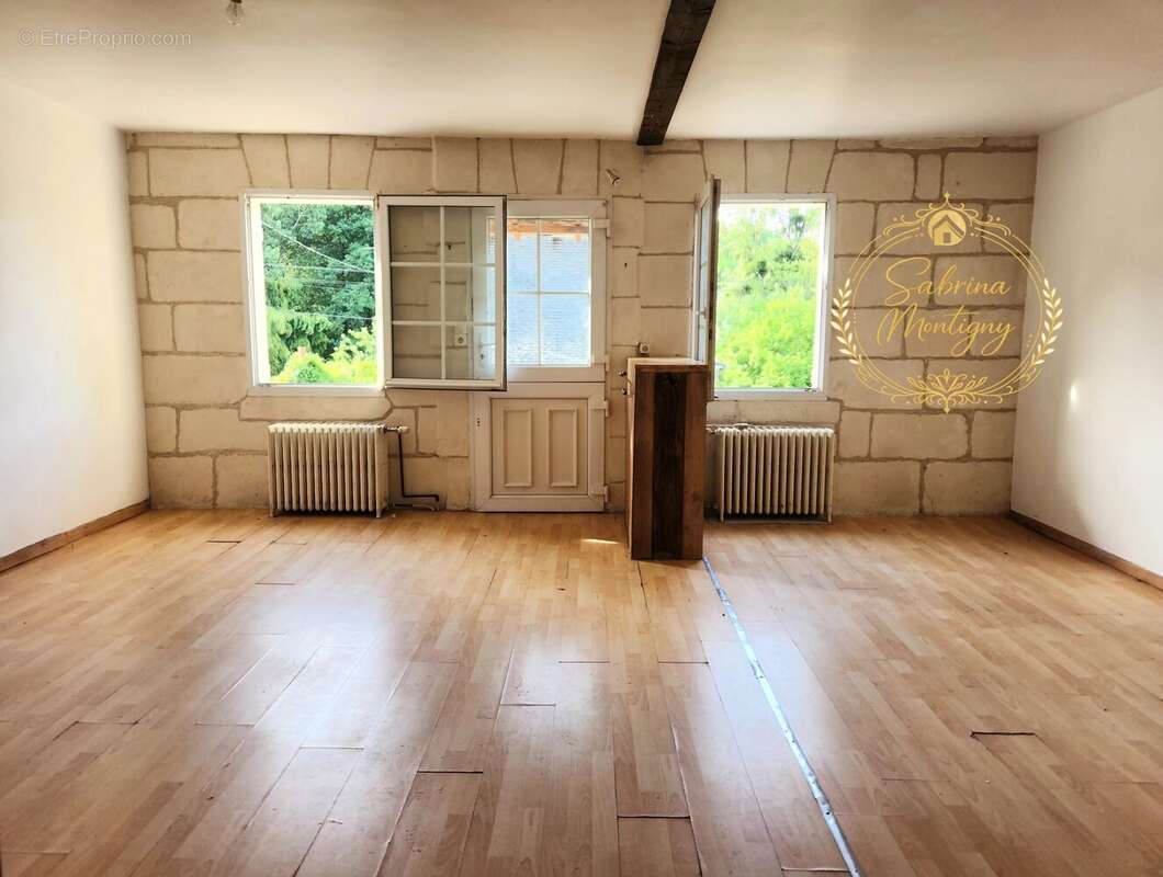 Maison à VILLAINES-LES-ROCHERS