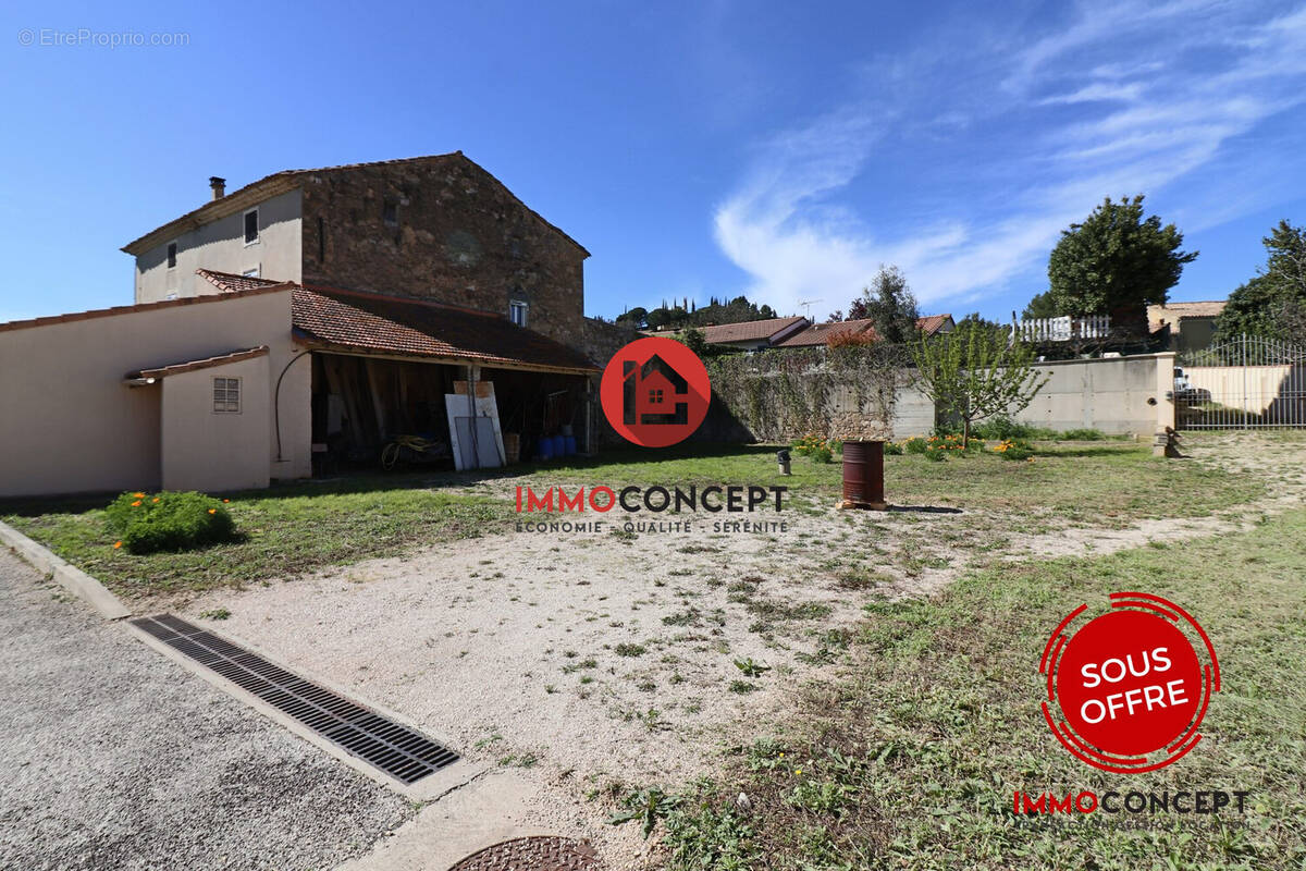 Terrain à LAUDUN-L'ARDOISE