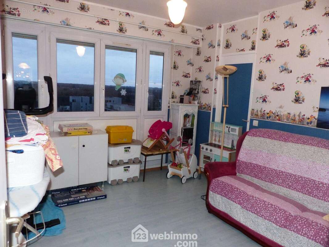 De nombreux placards complètent ce F5. 3 chambres de 11 à 12 m2 dont celle-ci