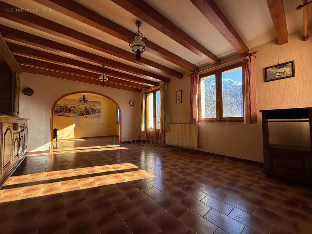 Maison à LA SALLE-LES-ALPES