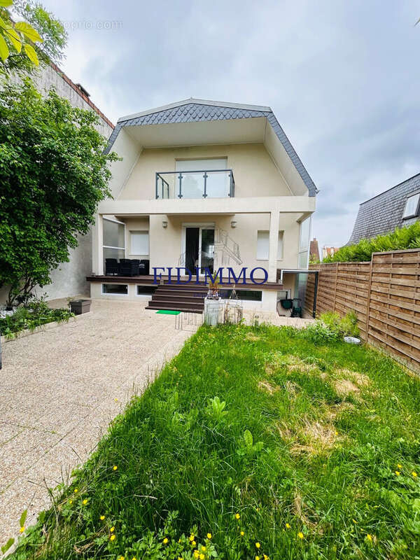 Maison à CHENNEVIERES-SUR-MARNE