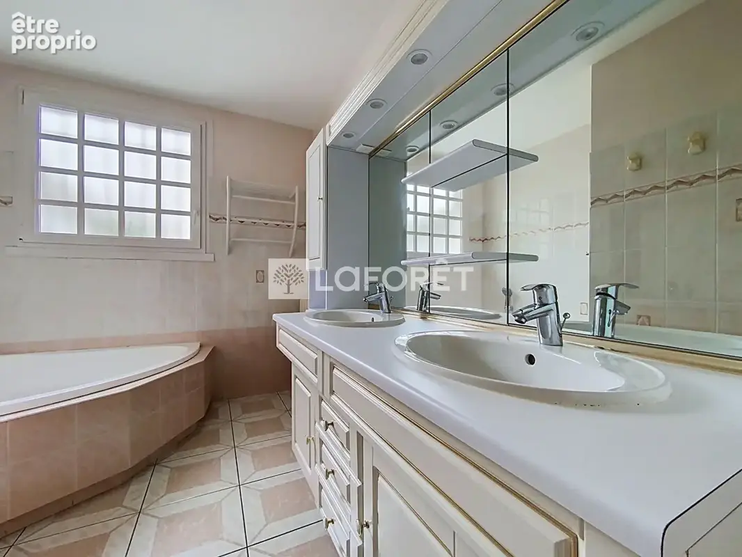 Maison Saint Leger Sous Cholet 10 pièce(s) 196 m2 - photo 12