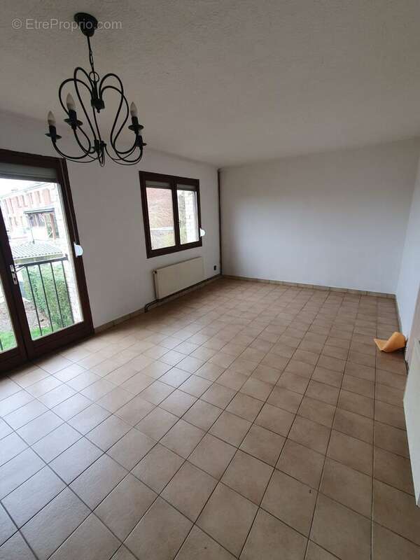 Maison mitoyenne T4 Hazebrouck - Séjour vue 1 - Maison à HAZEBROUCK