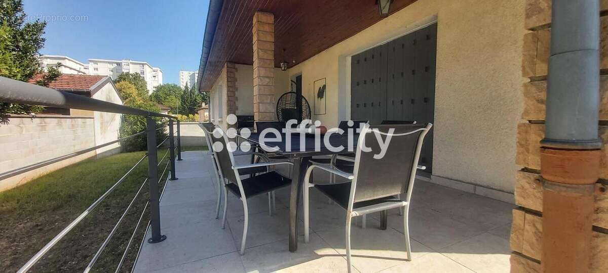 Maison à VAULX-EN-VELIN