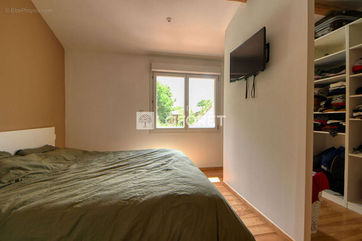 Propriété de 191 m² avec deux habitations indépendantes, piscine et hangar de 140 m² à vendre à Montans - photo 11