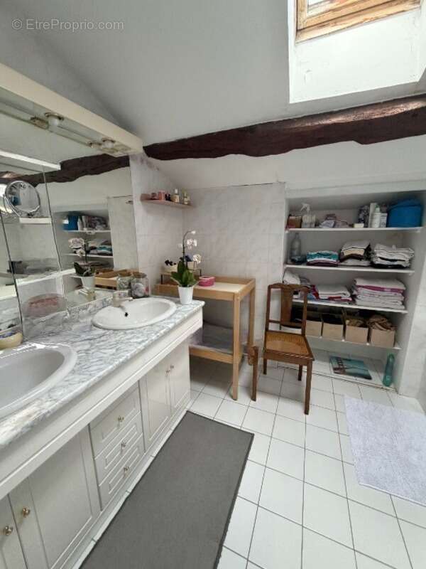 Vouzan. Maison 159 m² avec garages et dépendances - photo 11