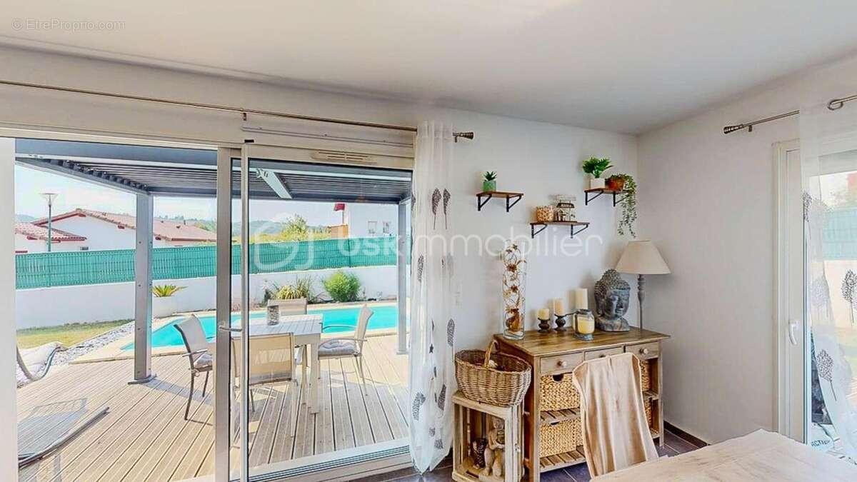 Maison de plain-pied de 2017 avec 4 chambres et piscine - photo 10