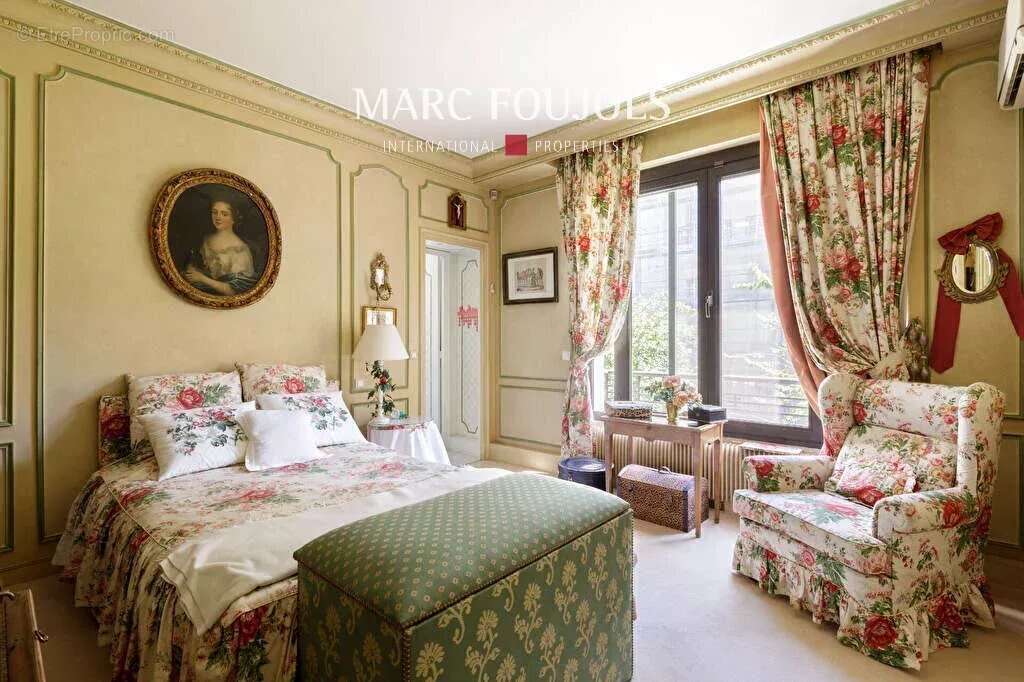 Appartement à PARIS-16E