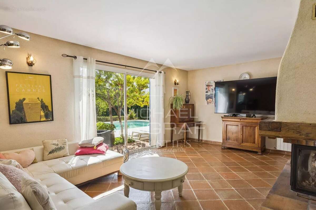 Maison à SAINT-CEZAIRE-SUR-SIAGNE