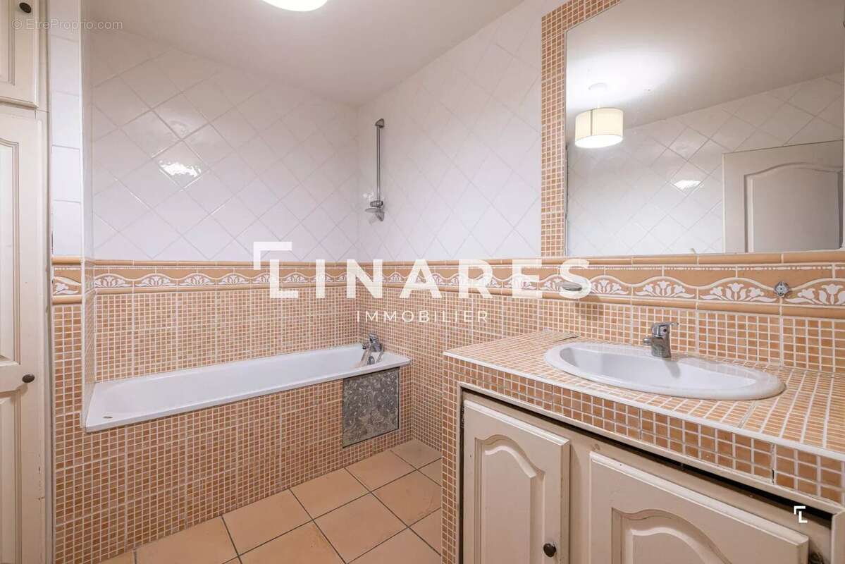 Appartement à MARSEILLE-1E