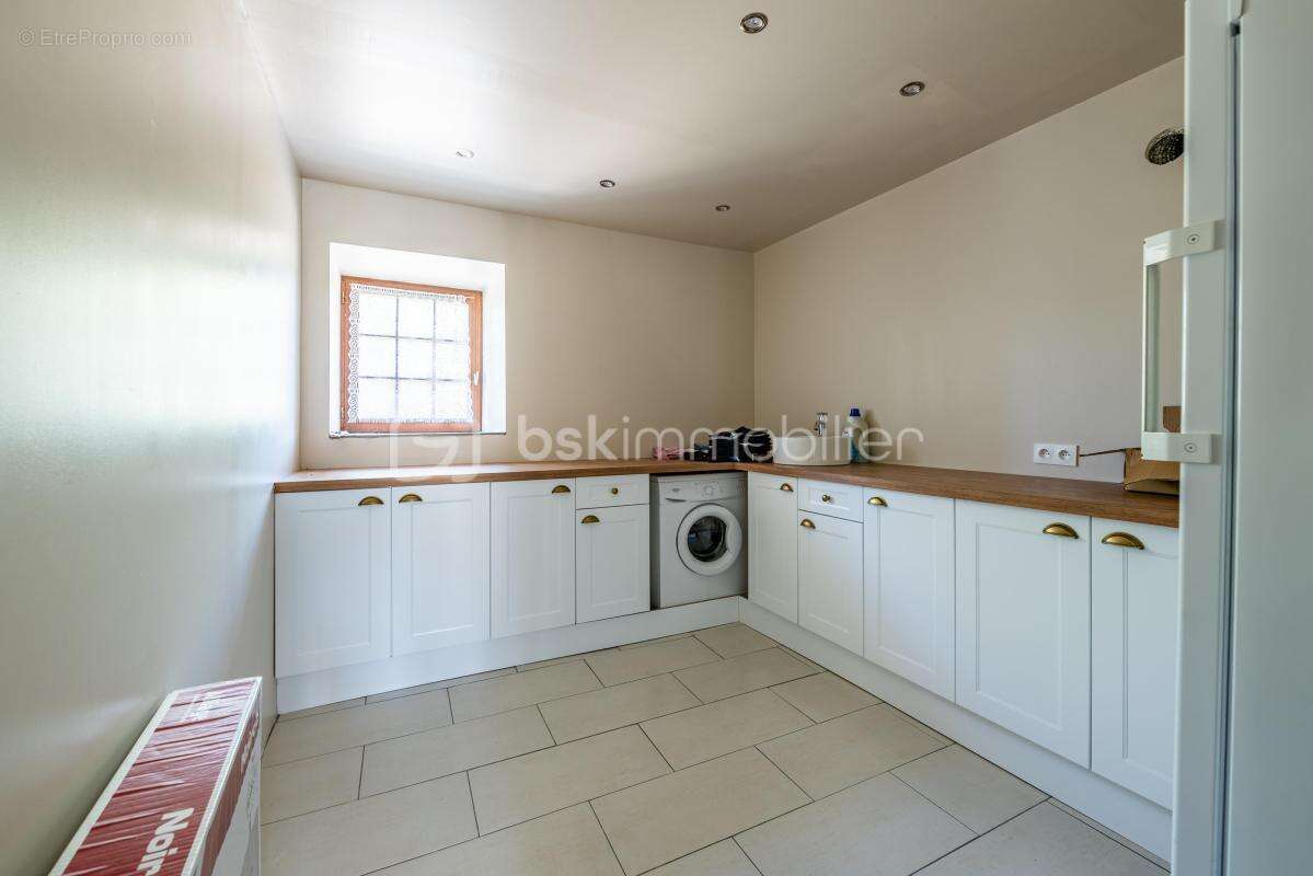 Très belle longère composée de ses 4 chambres et de sa dépendance ! - photo 4