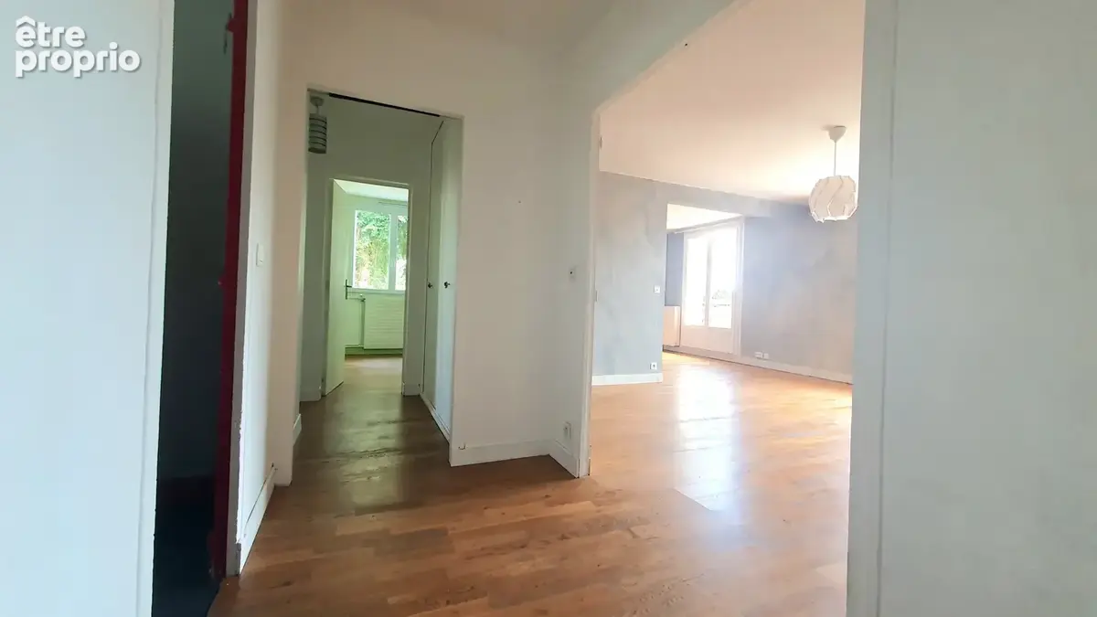 Appartement à YZEURE