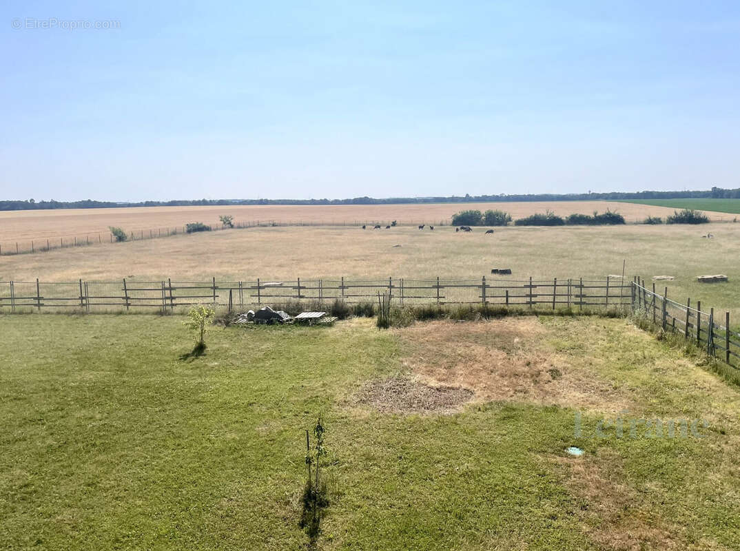 Maison à NANTEAU-SUR-ESSONNE