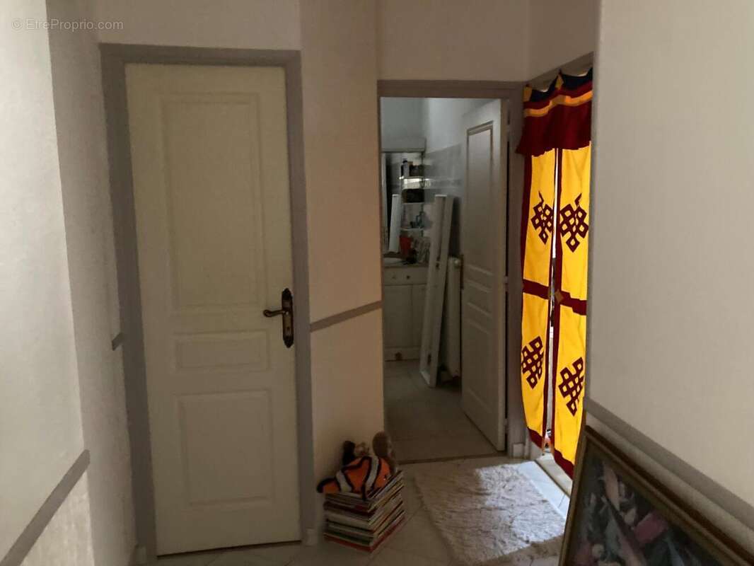 couloir  appart  2 etage droite - Maison à CAHORS