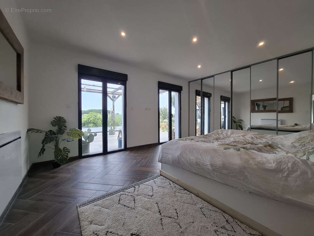 Maison à SAINT-GEORGES-DES-COTEAUX