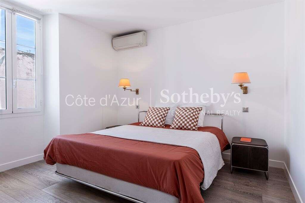 Appartement 3 pièces à vendre dans le Carré d'Or de Nice, Place Magenta - photo 4