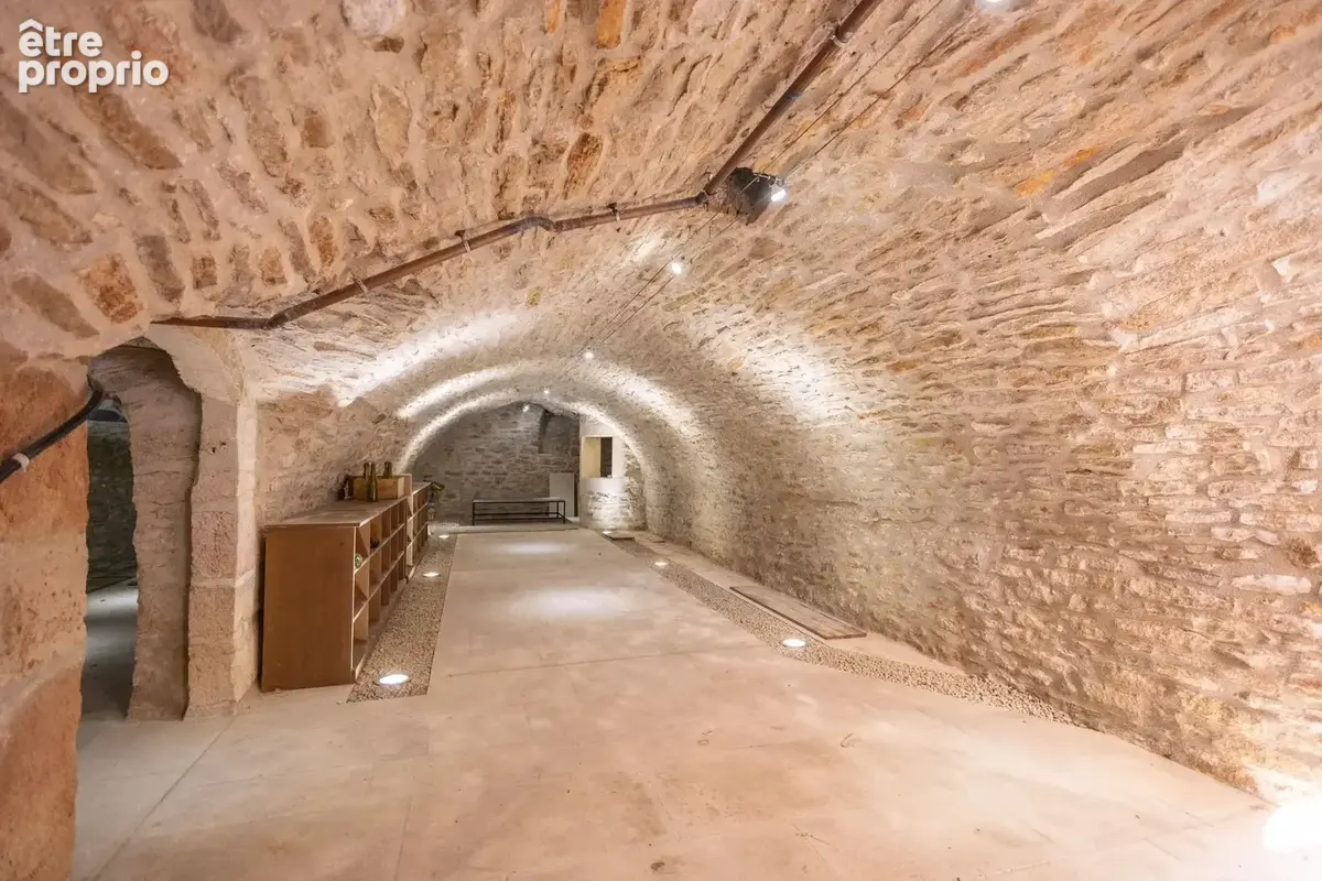 BEAUNE – Élégante demeure du XVe siècle - photo 10