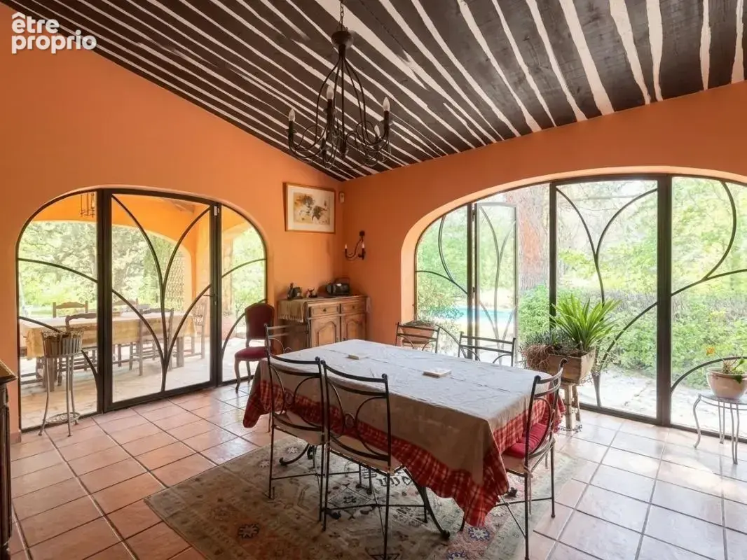 Maison avec piscine et dépendances à Saint-Marc-Jaumegarde, à 10 minutes d’Aix-en-Provence - photo 2