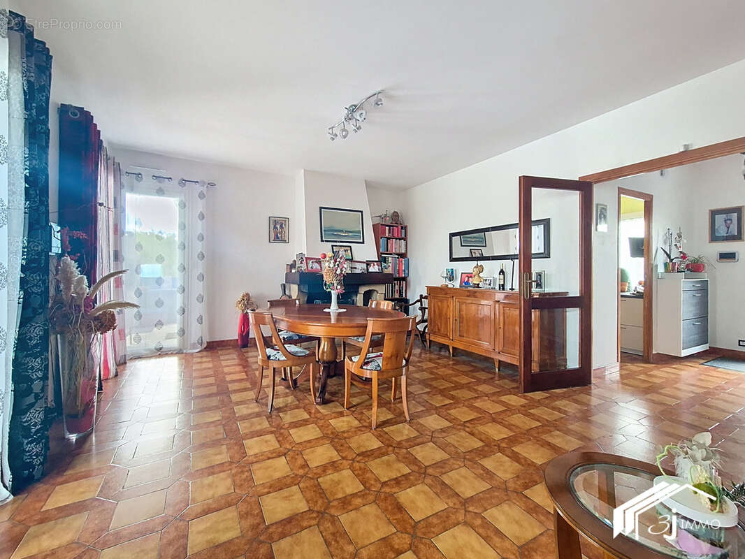 Maison à MONTAIGUT-SUR-SAVE