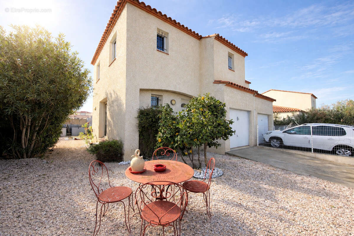 Maison à SAINT-LAURENT-DE-LA-SALANQUE