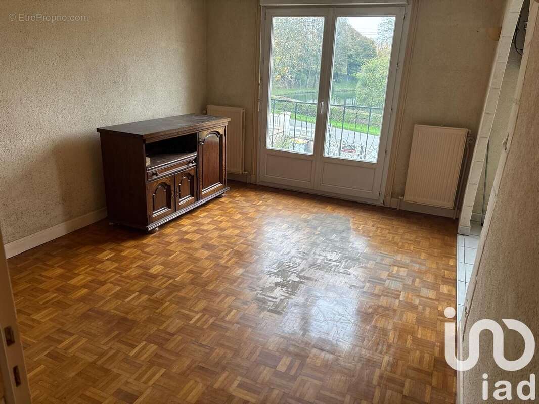 Photo 2 - Maison à COULOMMIERS-LA-TOUR