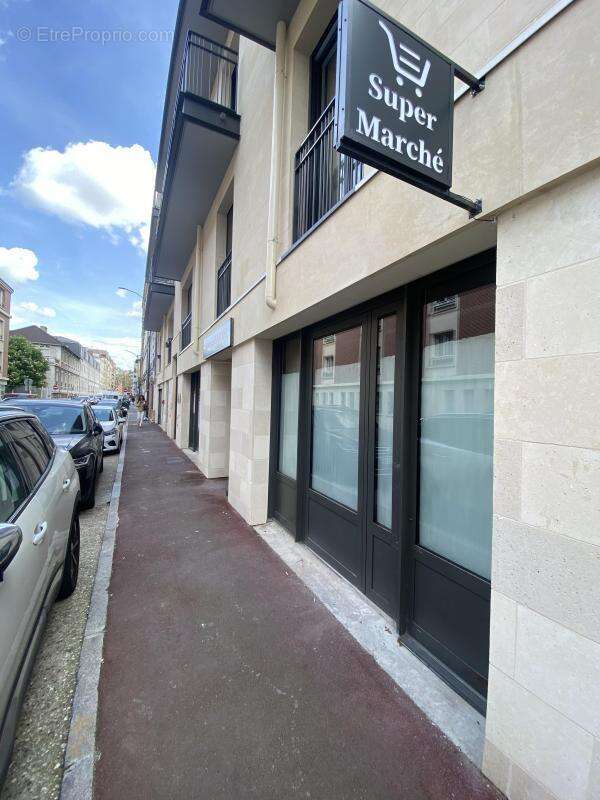 Commerce à CLICHY