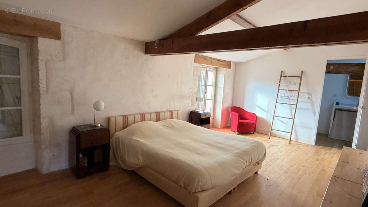 Maison à SAINT-JEAN-D'ANGELY