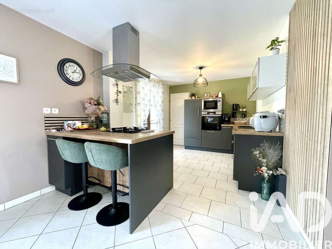 Maison 138 m² à Barbey  - photo 2