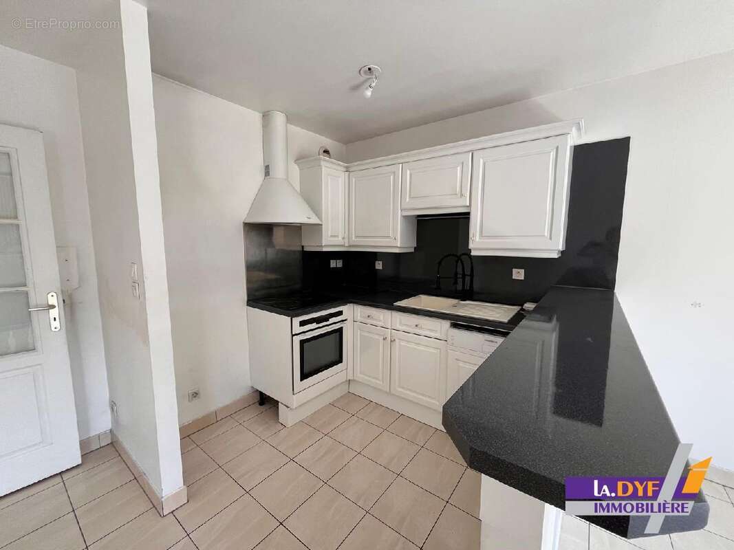 Appartement à VAUJOURS